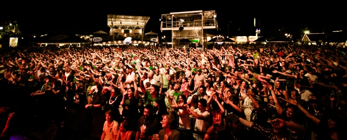The Milwaukee Irish Fest night crowd