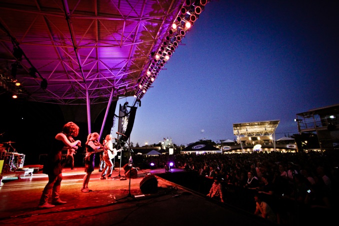 The Milwaukee Irish Fest night crowd