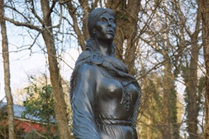 Bronze statue of Grace O'Malley by Michael Cooper situated at Westport House