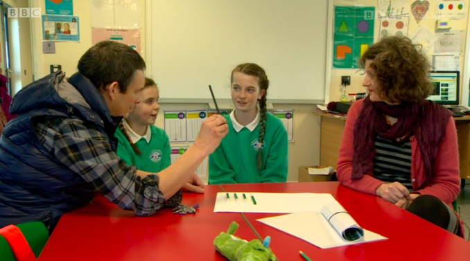 Adrian and Aalin teach the numbers in Manx at Gaelscoil na mBeann 