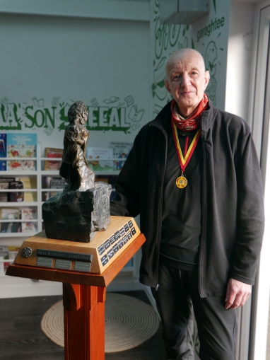 Stephen Miller with Reih Bleeaney Vanannan award Stephen Miller with Reih Bleeaney Vanannan award