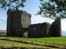 The ruins of Skipness Castle at the east coast of Kintyre, Scotland. 22 August 2007 by Ingo Wölbern.