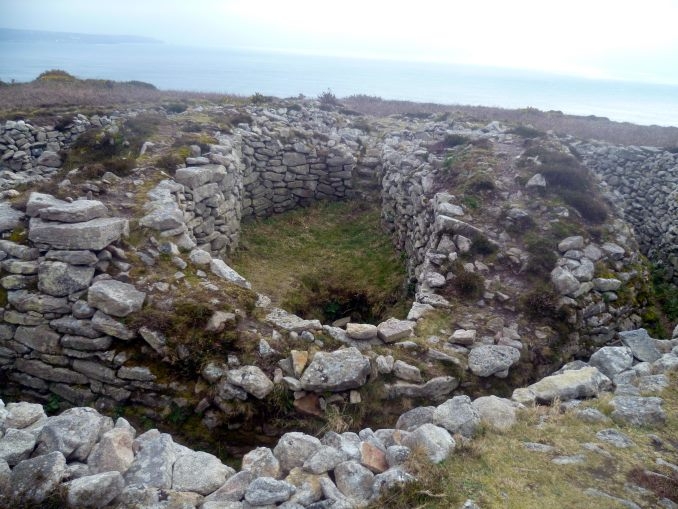 Ballowall Barrow or Carn Gluze