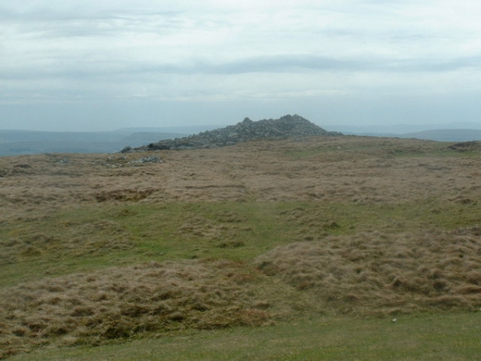 Carn y Bugail on Cefn yr Ystrad image © Copyright Bill Ryley licensed for reuse under Creative Commons Licence. Bill Rowley / Carn y Bugail on Cefn yr Ystrad / CC BY-SA 2.0.