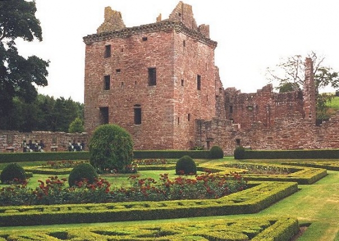 Edzell Castle © Copyright Anne Burgess and licensed for reuse under Creative Commons Licence.