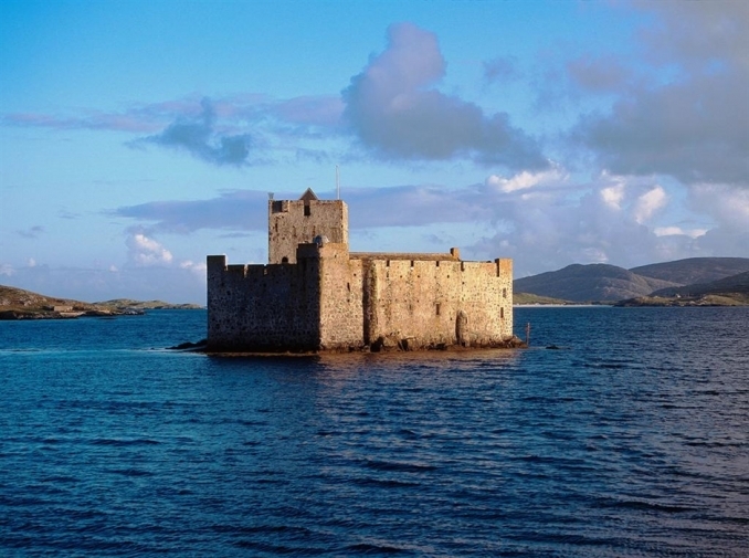 Kisimul Castle image courtesy of Visit Scotland