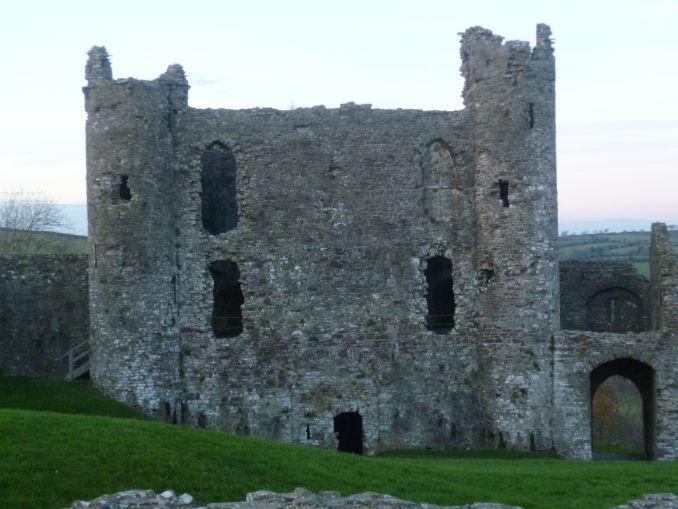 Llansteffan Castle and Hill Fort - Castell Llanstefan