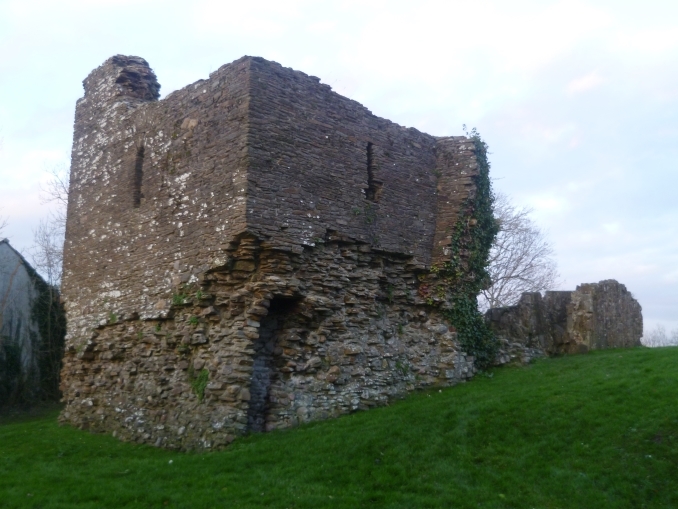 Loughor Castle - Castell Casllwchwr