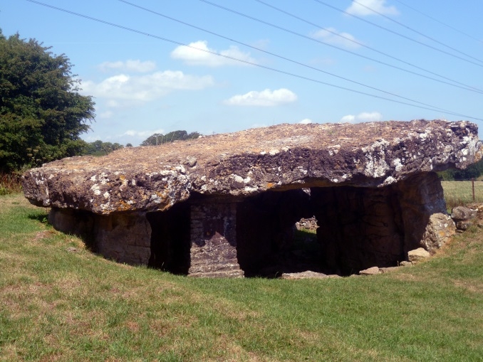 Tinkinswood Burial Chamber - Siambr Gladdu Tinkinswood