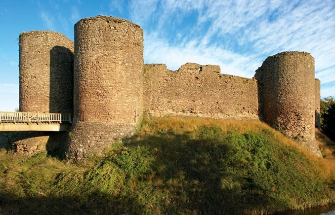 White Castle image courtesy of Cadw