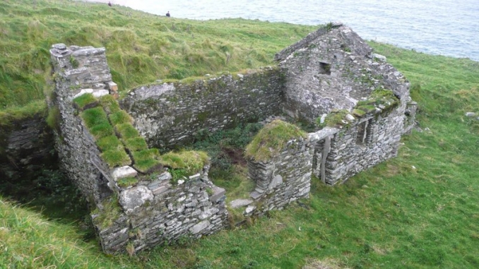 Tomás Ó Criomhthain house before restoration